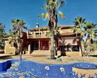 Sale - Finca / Country Property - Los Montesinos
