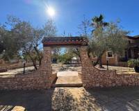 Sale - Finca / Country Property - Los Montesinos