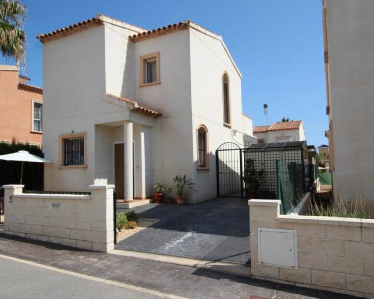 Villa - Resales - Guardamar del Segura - SEQR00926