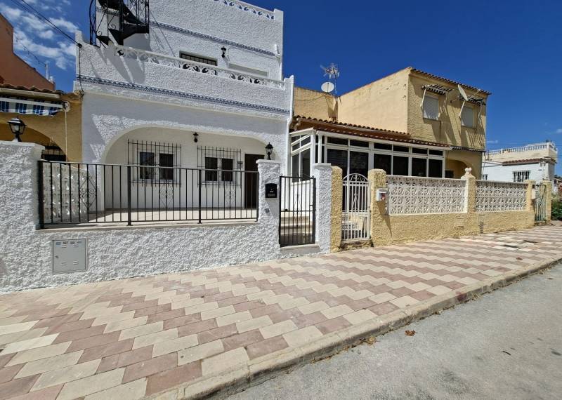 Townhouse - Sale - La Marina - La Marina - Urbanization